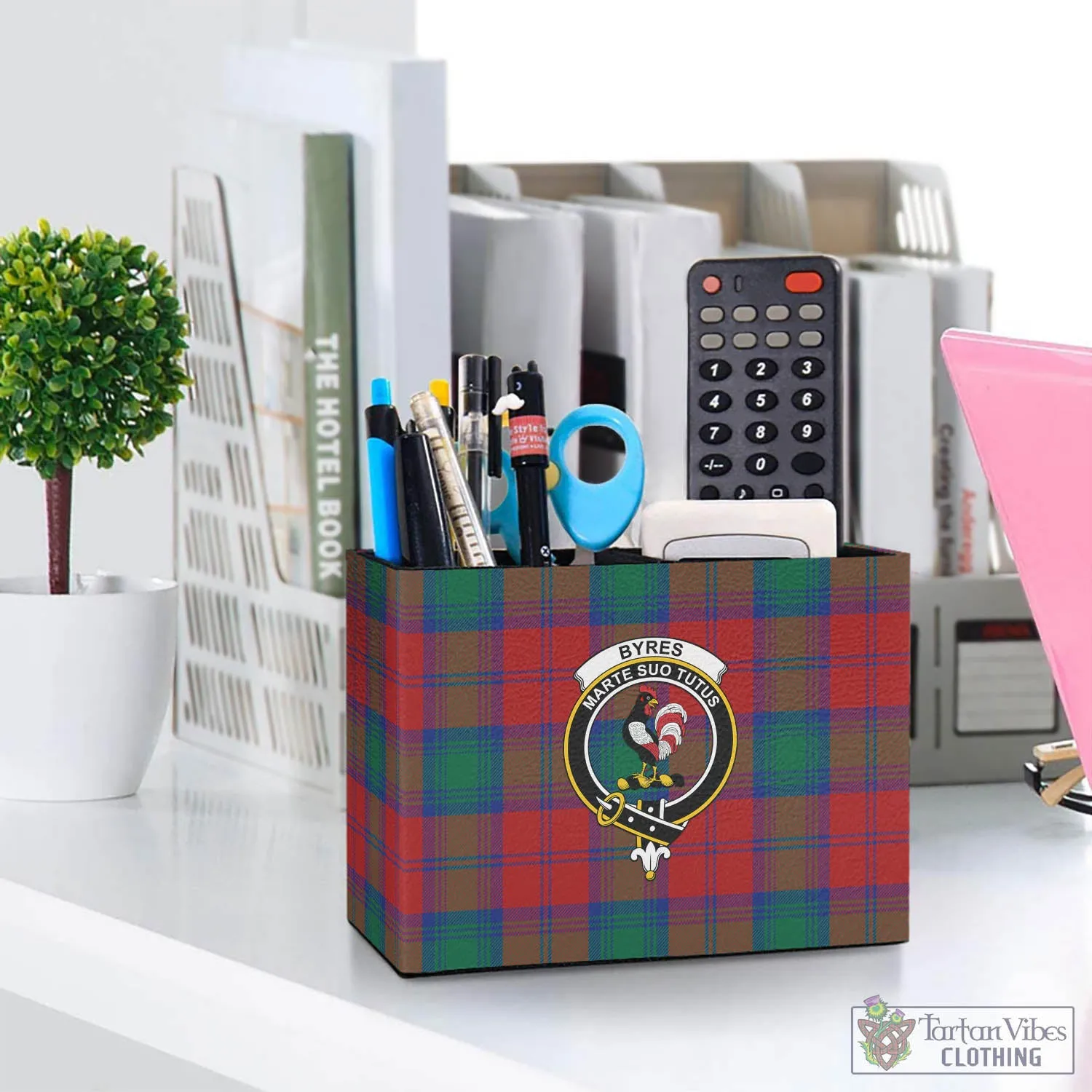 Byres (Byses) Tartan Pen Holder with Family Crest