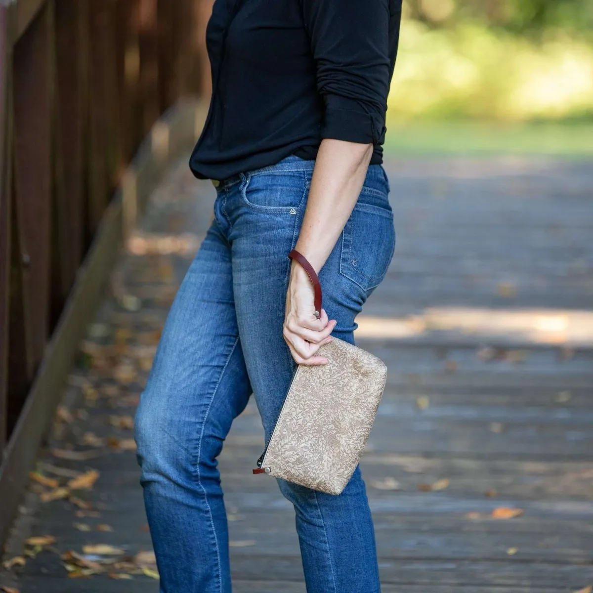 Paula Crossbody / Wristlet, Oak Leaves Adventure